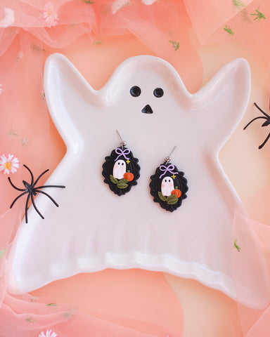 Brincos Framed Ghost