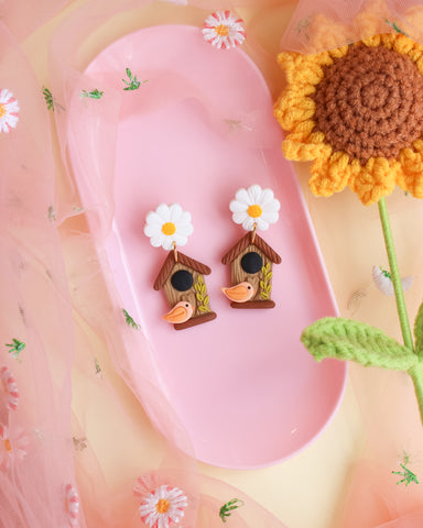 Brincos Birdhouse